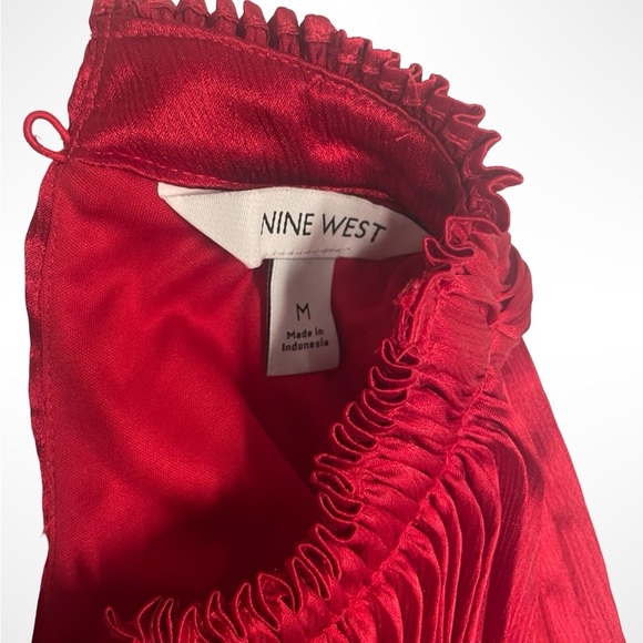 Nine West womens sleeveless satin like pleated blouse size medium - Picture 4 of 5